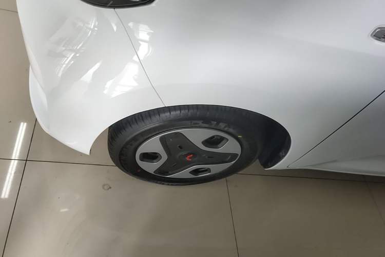 Used Wuling Zhiguang New Energy 2025 Model 305km Ambitious Edition Left Front Wheel Hub