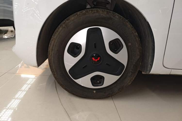 Used Wuling Zhiguang New Energy 2025 Comfort Model Left Front Wheel Hub