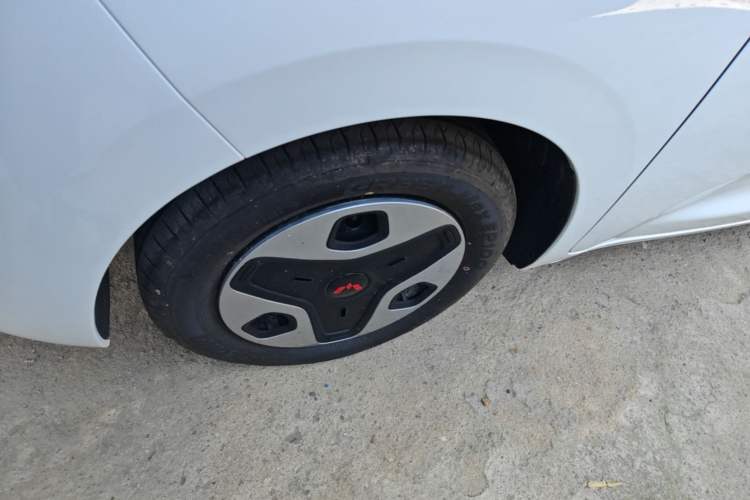 Used Wuling Zhiguang New Energy 2025 Model 305km Ambitious Edition Left Front Wheel Hub