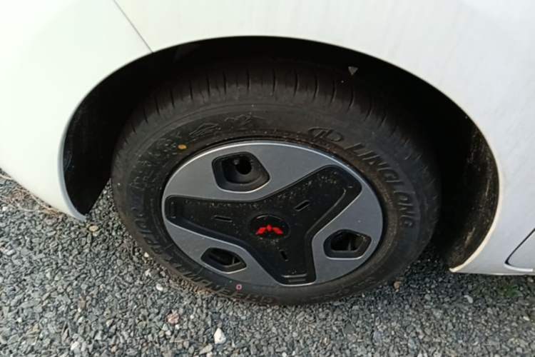 Used Wuling Zhiguang New Energy 2025 Model 305km Ambitious Edition Left Front Wheel Hub