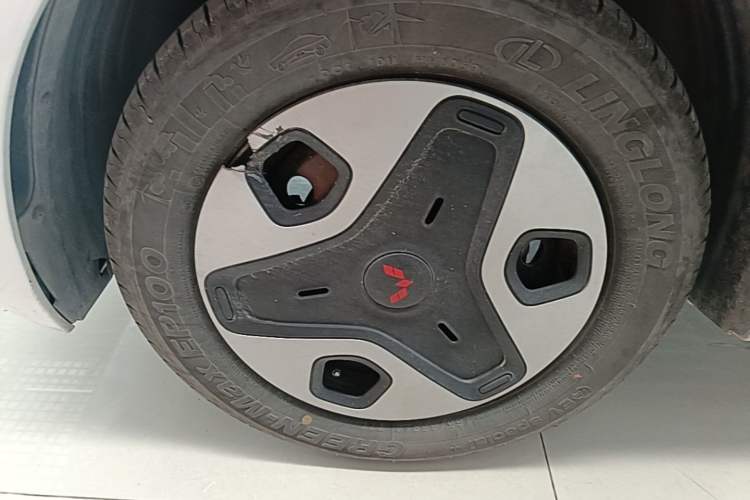 Used Wuling Zhiguang New Energy 2025 Comfort Model Left Front Wheel Hub