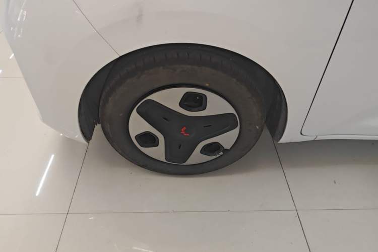 Used Wuling Zhiguang New Energy 2025 Comfort Model Left Front Wheel Hub