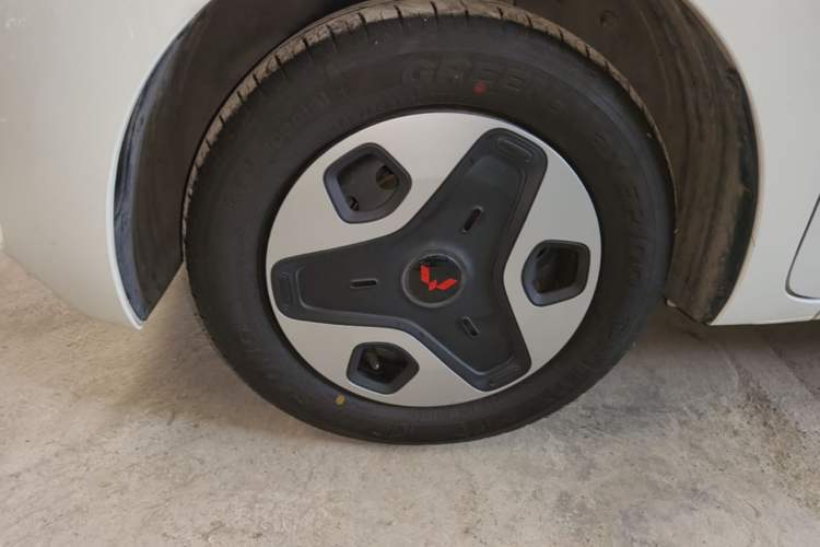 Used Wuling Zhiguang New Energy 2025 Comfort Model Left Front Wheel Hub