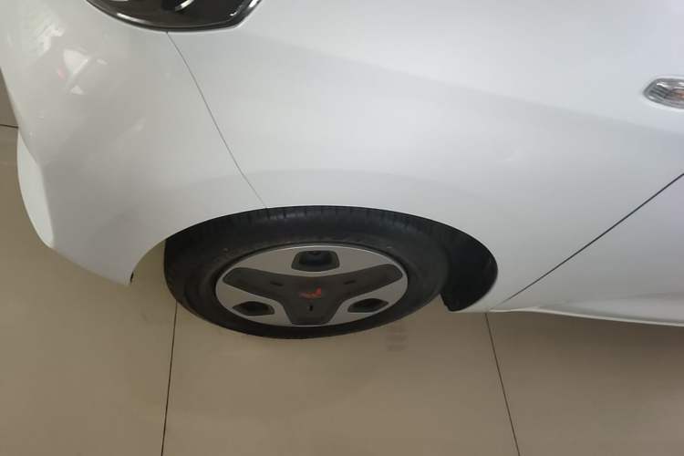 Used Wuling Zhiguang New Energy 2025 Model 305km Ambitious Edition Left Front Wheel Hub