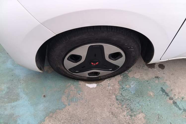 Used Wuling Zhiguang New Energy 2025 Comfort Model Left Front Wheel Hub
