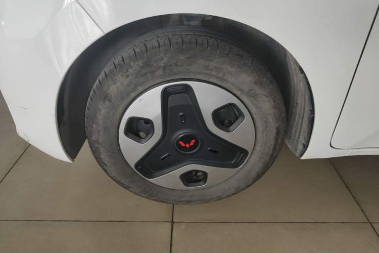Used Wuling Zhiguang New Energy 2025 Comfort Model Left Front Wheel Hub