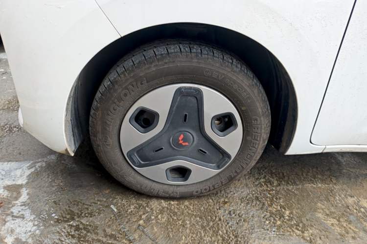 Used Wuling Zhiguang New Energy 2025 Model 305km Ambitious Edition Left Front Wheel Hub