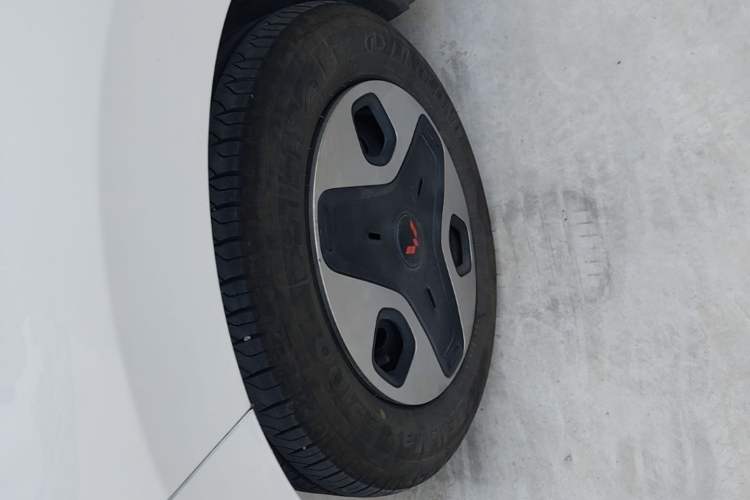 Used Wuling Zhiguang New Energy 2025 Model 305km Ambitious Edition Left Front Wheel Hub