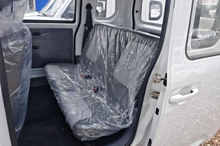 Used Wuling Zhiguang New Energy 2025 Model 305km Ambitious Edition Left Rear Seat