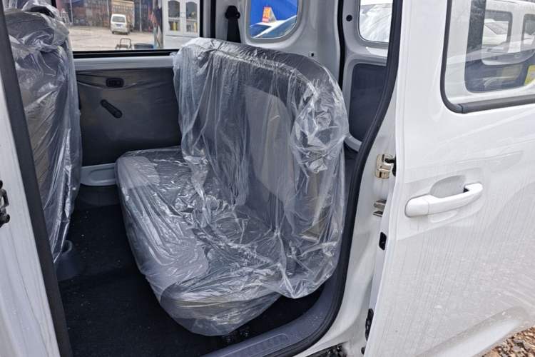 Used Wuling Zhiguang New Energy 2025 Model 305km Ambitious Edition Left Rear Seat