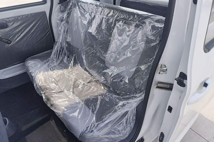 Used Wuling Zhiguang New Energy 2025 Model 305km Ambitious Edition Left Rear Seat