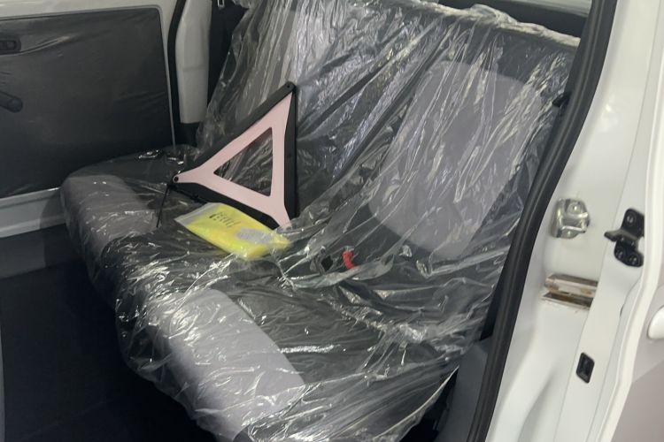 Used Wuling Zhiguang New Energy 2025 Model 305km Ambitious Edition Left Rear Seat