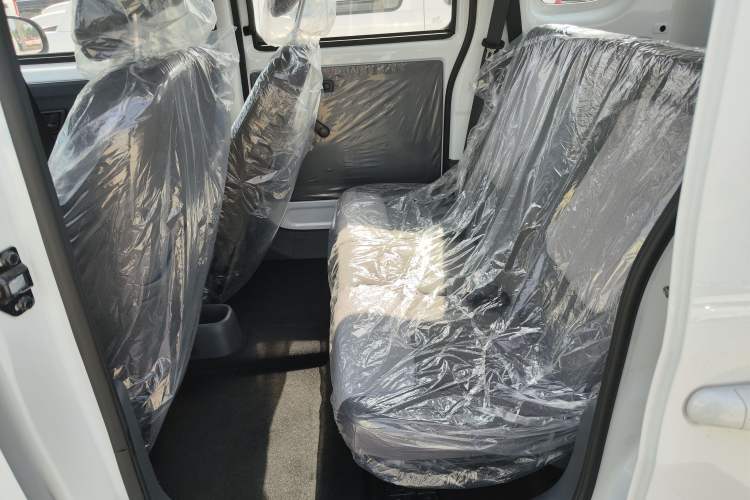 Used Wuling Zhiguang New Energy 2025 Model 305km Ambitious Edition Left Rear Seat