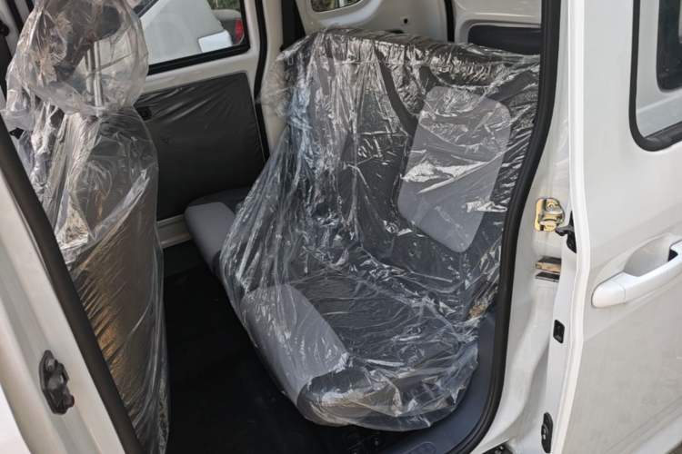 Used Wuling Zhiguang New Energy 2025 Model 305km Ambitious Edition Left Rear Seat