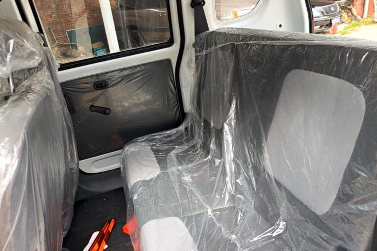 Used Wuling Zhiguang New Energy 2025 Model 305km Ambitious Edition Left Rear Seat