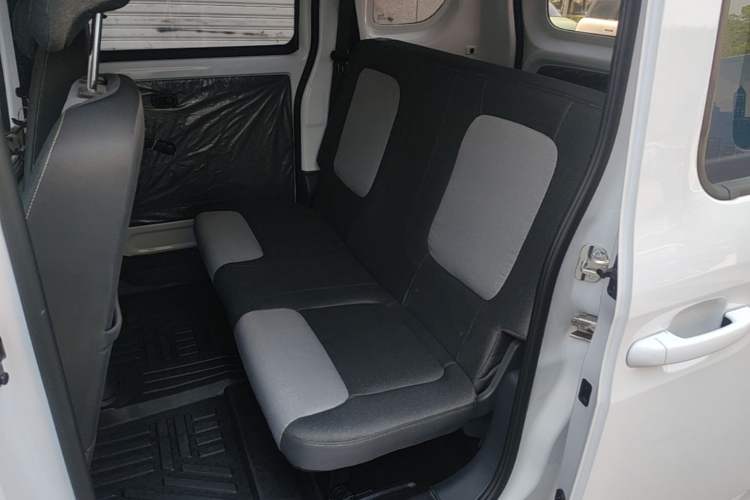 Used Wuling Zhiguang New Energy 2025 Model 305km Ambitious Edition Left Rear Seat