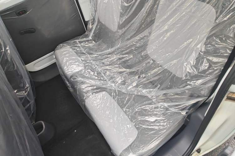 Used Wuling Zhiguang New Energy 2025 Model 305km Ambitious Edition Left Rear Seat