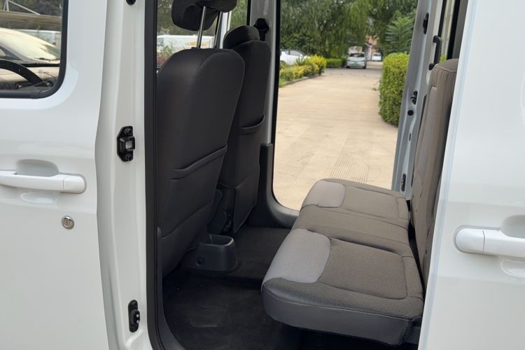 Used Wuling Zhiguang New Energy 2025 Model 305km Ambitious Edition Left Rear Seat