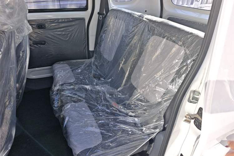 Used Wuling Zhiguang New Energy 2025 Model 305km Ambitious Edition Left Rear Seat