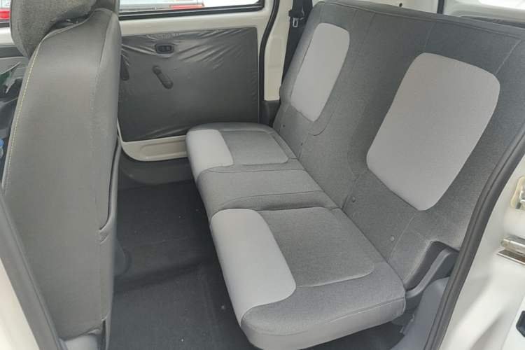 Used Wuling Zhiguang New Energy 2025 Model 305km Ambitious Edition Left Rear Seat