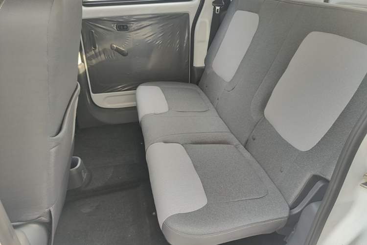 Used Wuling Zhiguang New Energy 2025 Model 305km Ambitious Edition Left Rear Seat