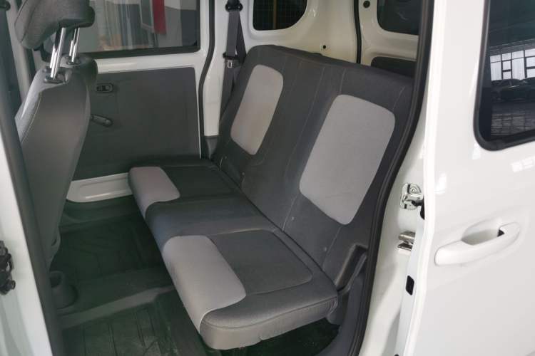 Used Wuling Zhiguang New Energy 2025 Model 305km Ambitious Edition Left Rear Seat