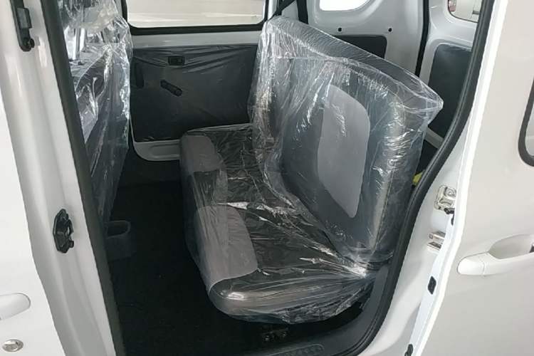 Used Wuling Zhiguang New Energy 2025 Model 305km Ambitious Edition Left Rear Seat