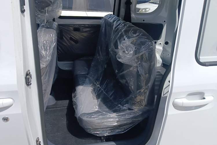 Used Wuling Zhiguang New Energy 2025 Model 305km Ambitious Edition Left Rear Seat