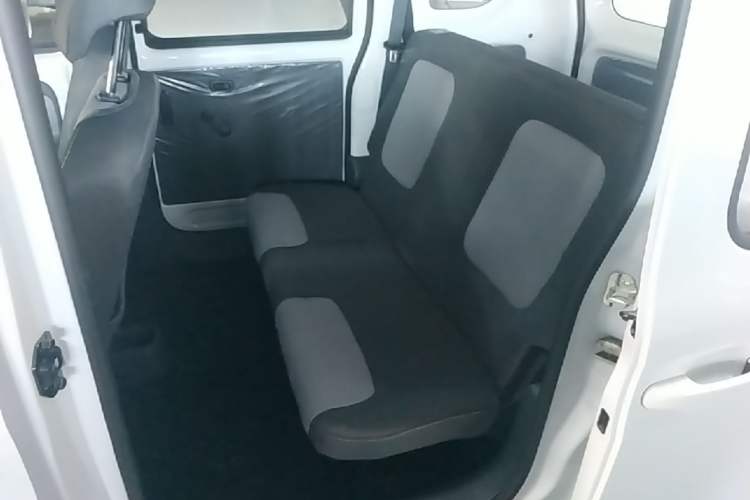 Used Wuling Zhiguang New Energy 2025 Model 305km Ambitious Edition Left Rear Seat