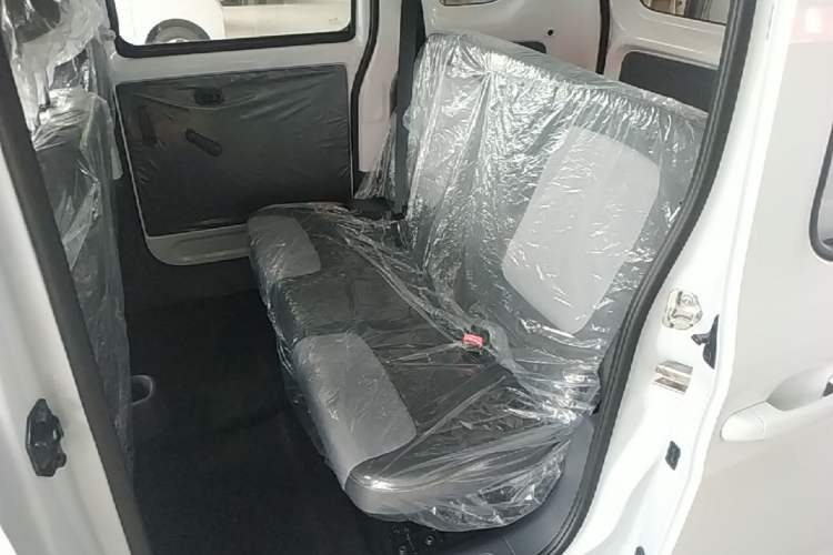 Used Wuling Zhiguang New Energy 2025 Model 305km Ambitious Edition Left Rear Seat