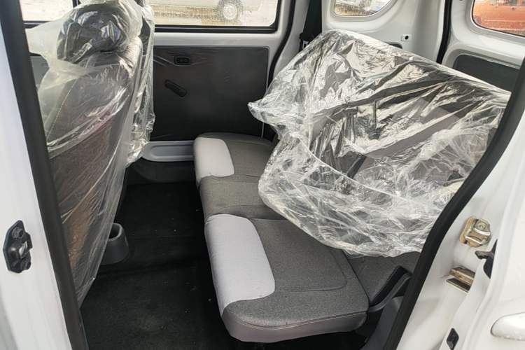 Used Wuling Zhiguang New Energy 2025 Model 305km Ambitious Edition Left Rear Seat