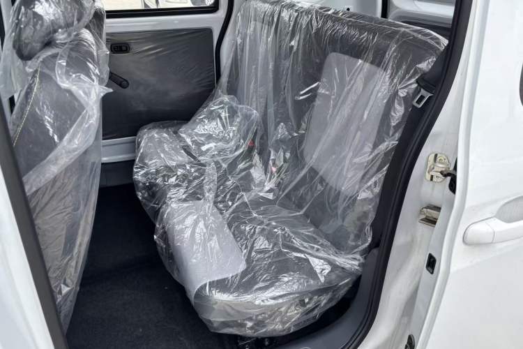 Used Wuling Zhiguang New Energy 2025 Model 305km Ambitious Edition Left Rear Seat