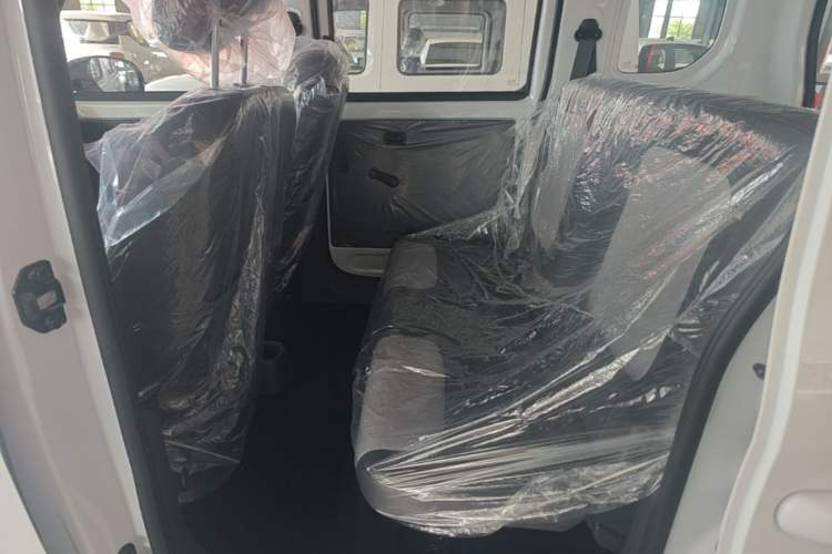 Used Wuling Zhiguang New Energy 2025 Model 305km Ambitious Edition Left Rear Seat