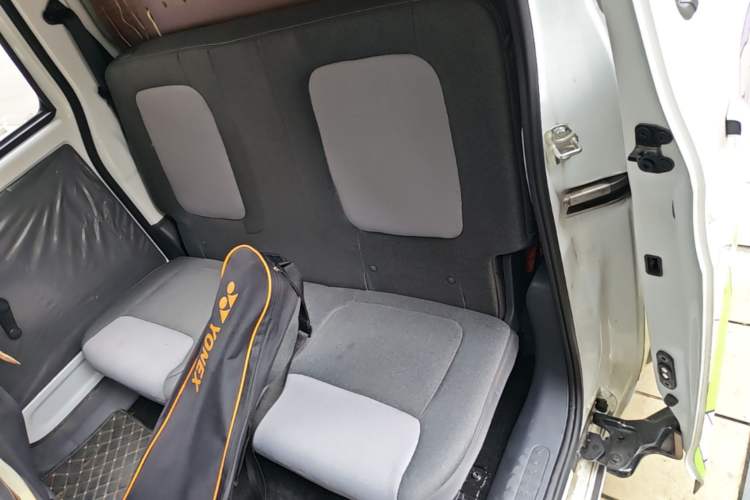 Used Wuling Zhiguang New Energy 2025 Model 305km Ambitious Edition Left Rear Seat