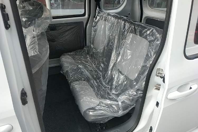Used Wuling Zhiguang New Energy 2025 Model 305km Ambitious Edition Left Rear Seat