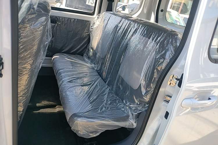 Used Wuling Zhiguang New Energy 2025 Model 305km Ambitious Edition Left Rear Seat