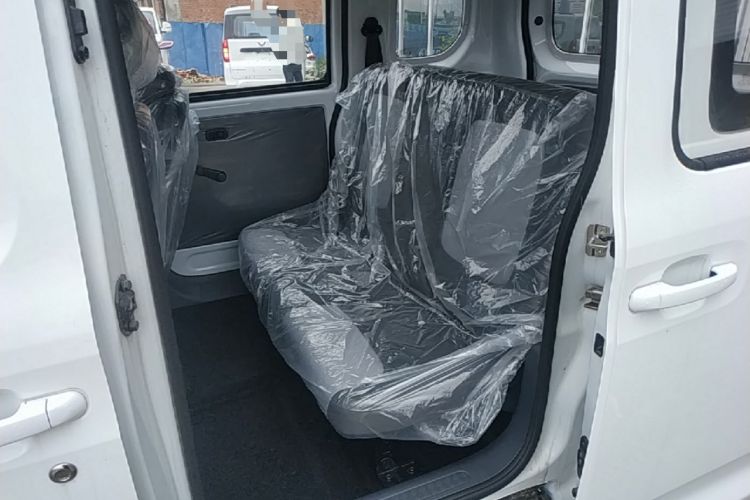 Used Wuling Zhiguang New Energy 2025 Model 305km Ambitious Edition Left Rear Seat