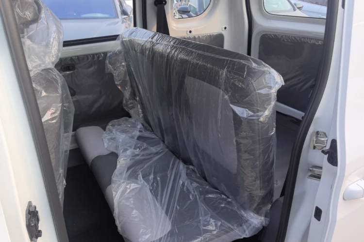 Used Wuling Zhiguang New Energy 2025 Model 305km Ambitious Edition Left Rear Seat