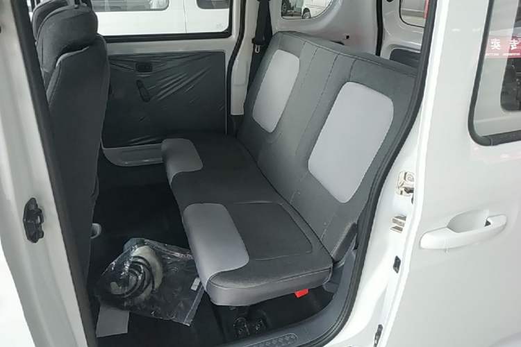 Used Wuling Zhiguang New Energy 2025 Model 305km Ambitious Edition Left Rear Seat
