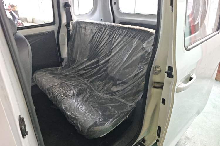 Used Wuling Zhiguang New Energy 2025 Model 305km Ambitious Edition Left Rear Seat