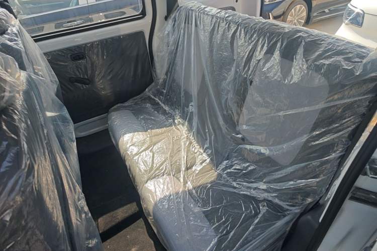 Used Wuling Zhiguang New Energy 2025 Model 305km Ambitious Edition Left Rear Seat