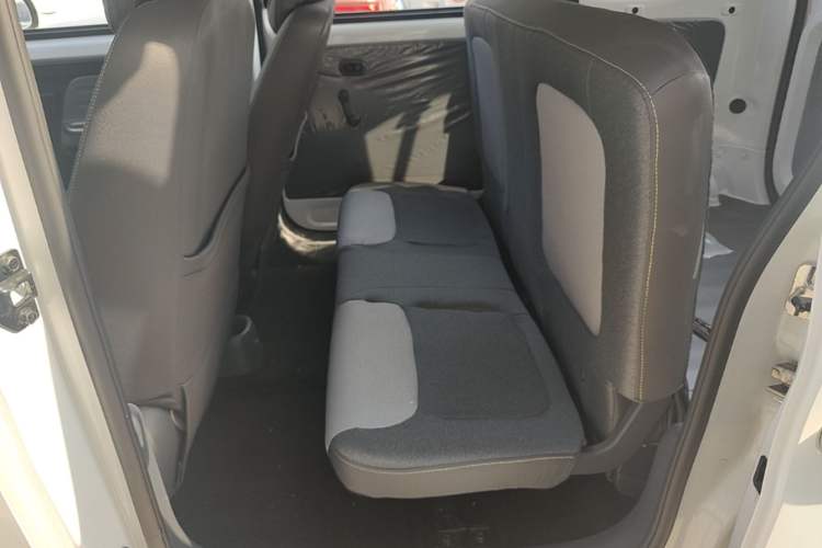 Used Wuling Zhiguang New Energy 2025 Model 305km Ambitious Edition Left Rear Seat