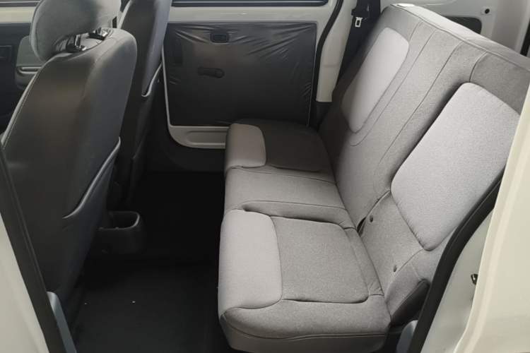 Used Wuling Zhiguang New Energy 2025 Model 305km Ambitious Edition Left Rear Seat