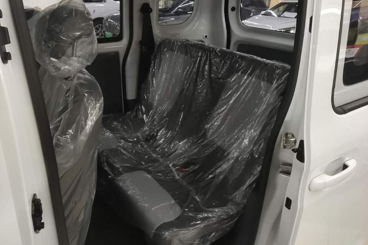 Used Wuling Zhiguang New Energy 2025 Model 305km Ambitious Edition Left Rear Seat