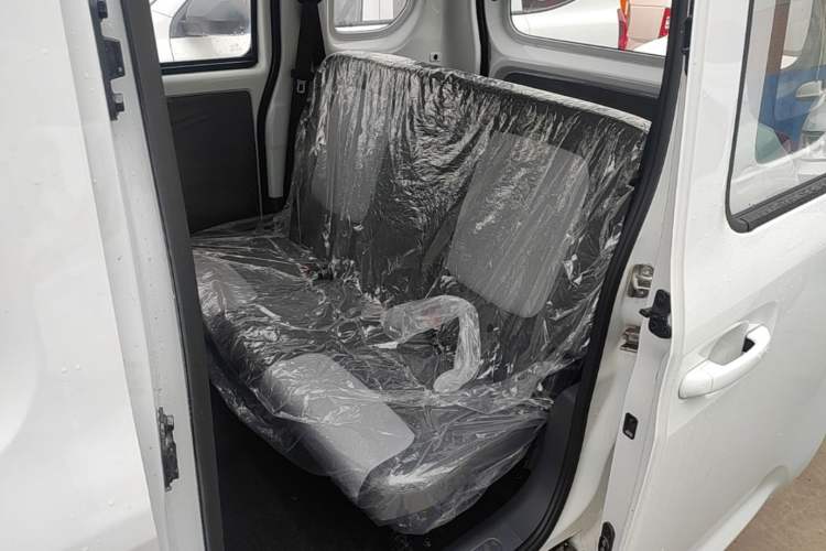 Used Wuling Zhiguang New Energy 2025 Model 305km Ambitious Edition Left Rear Seat