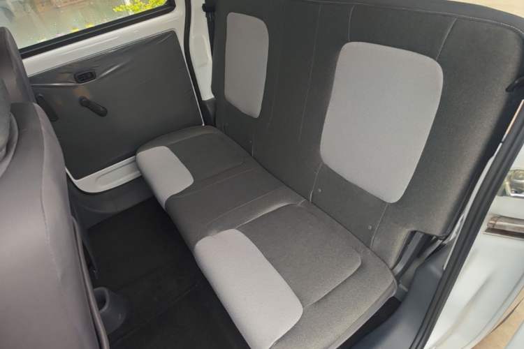 Used Wuling Zhiguang New Energy 2025 Model 305km Ambitious Edition Left Rear Seat