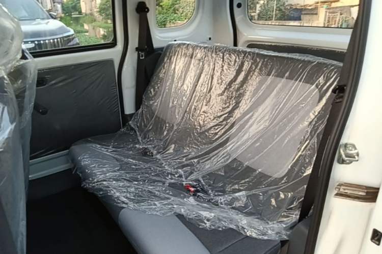 Used Wuling Zhiguang New Energy 2025 Model 305km Ambitious Edition Left Rear Seat