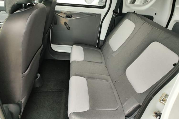 Used Wuling Zhiguang New Energy 2025 Model 305km Ambitious Edition Left Rear Seat