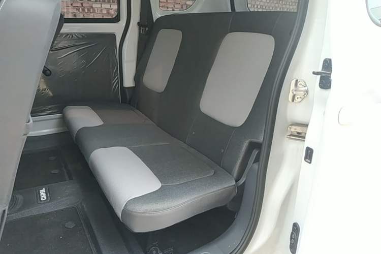 Used Wuling Zhiguang New Energy 2025 Model 305km Ambitious Edition Left Rear Seat
