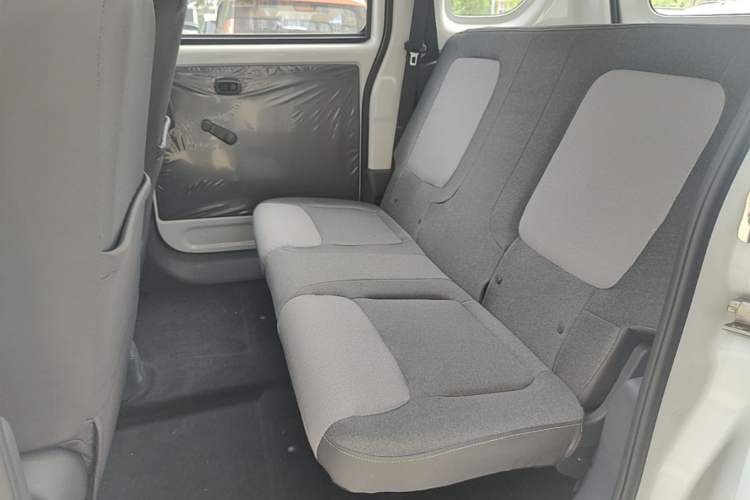 Used Wuling Zhiguang New Energy 2025 Model 305km Ambitious Edition Left Rear Seat